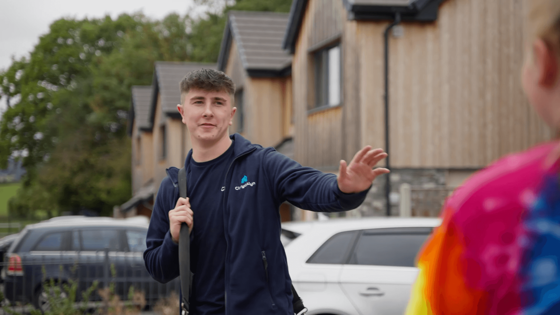 Heating and Plumbing engineer talking with resident