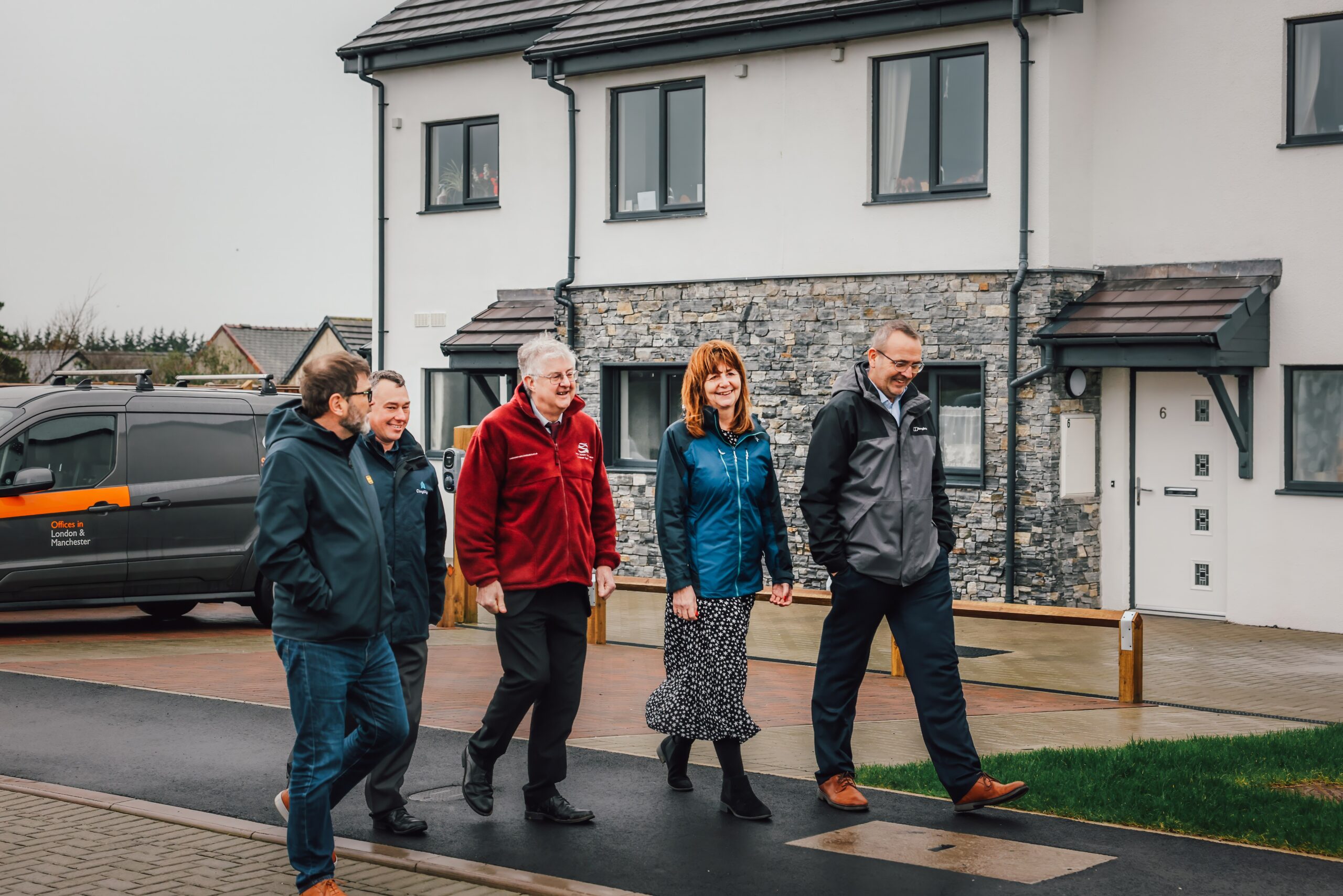 First Minister Visits New Sustainable Affordable Housing Development in Pentraeth